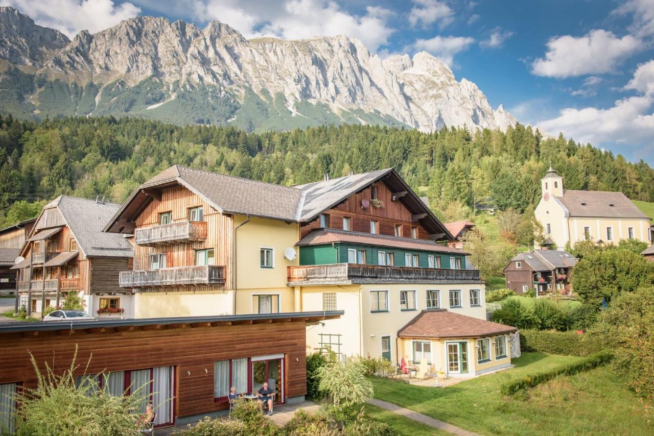 Dorfhotel Mayer Sankt Martin am Grimming Exterior foto